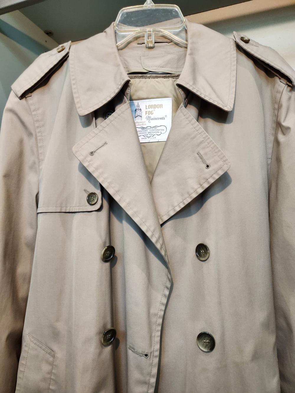 Vintage London Fog Classic Beige Trenchcoat with Removable Thinsulate Lining - Picture 11 of 13